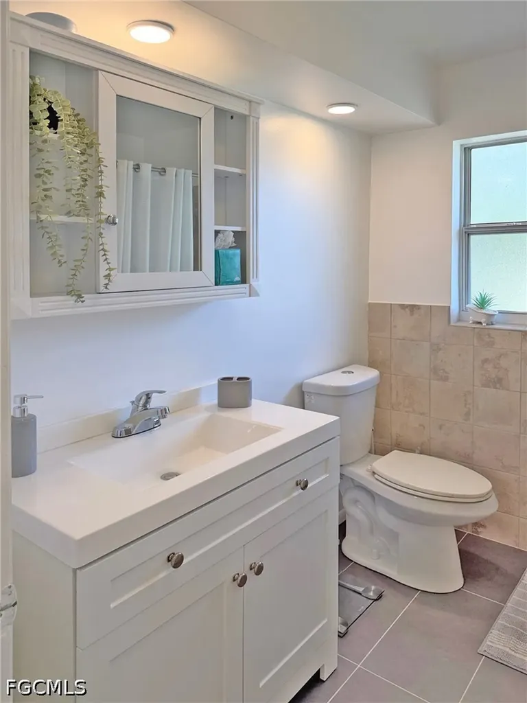 5201 Pocatella Court Cape Coral FL 33904