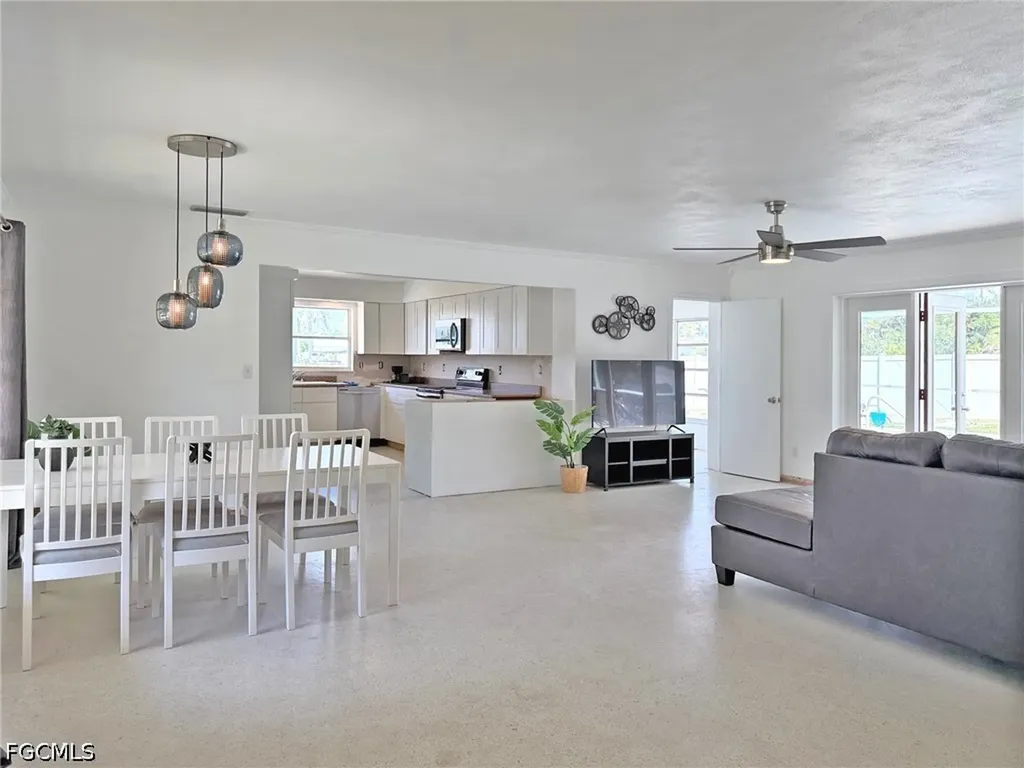 5201 Pocatella Court Cape Coral FL 33904