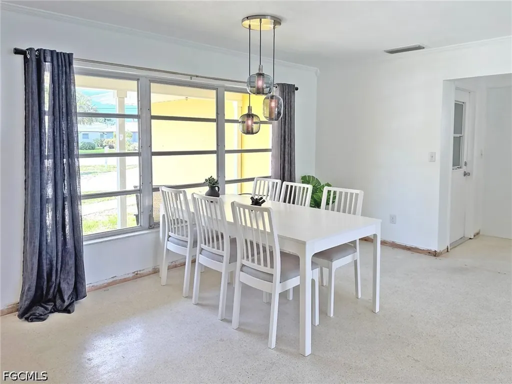 5201 Pocatella Court Cape Coral FL 33904