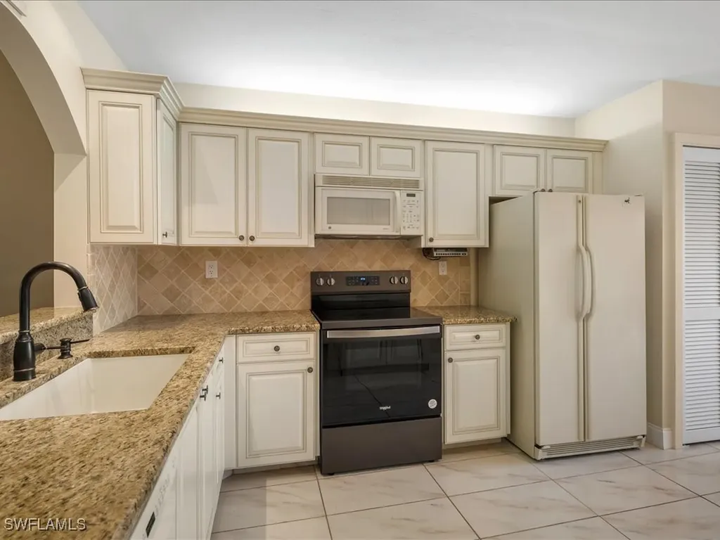 1806 Kings Lake Boulevard Naples FL 34112