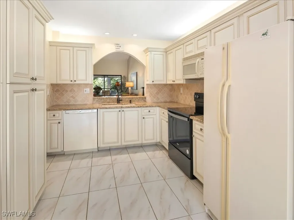 1806 Kings Lake Boulevard Naples FL 34112