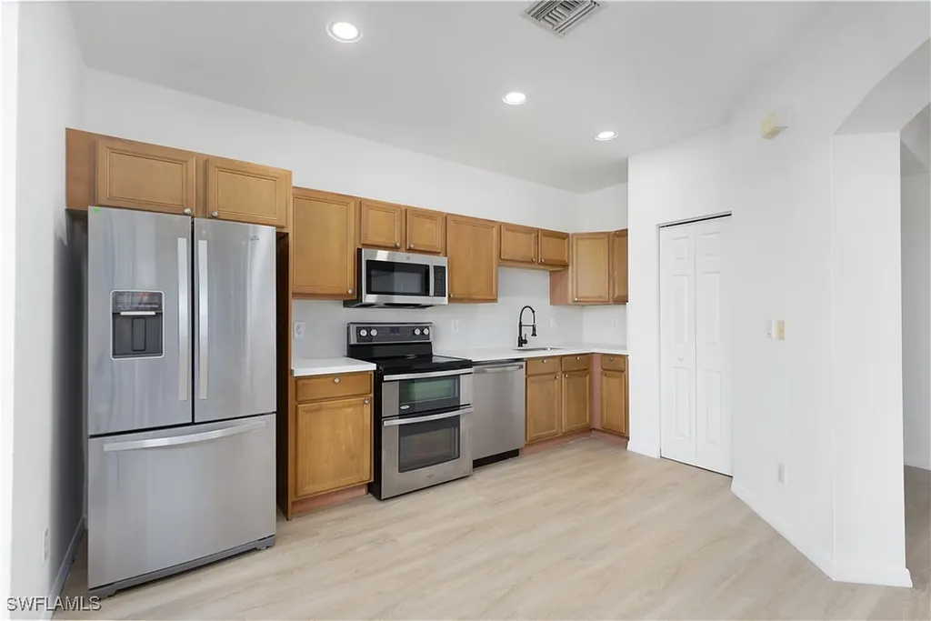 2408 Laurentina Lane Cape Coral FL 33909
