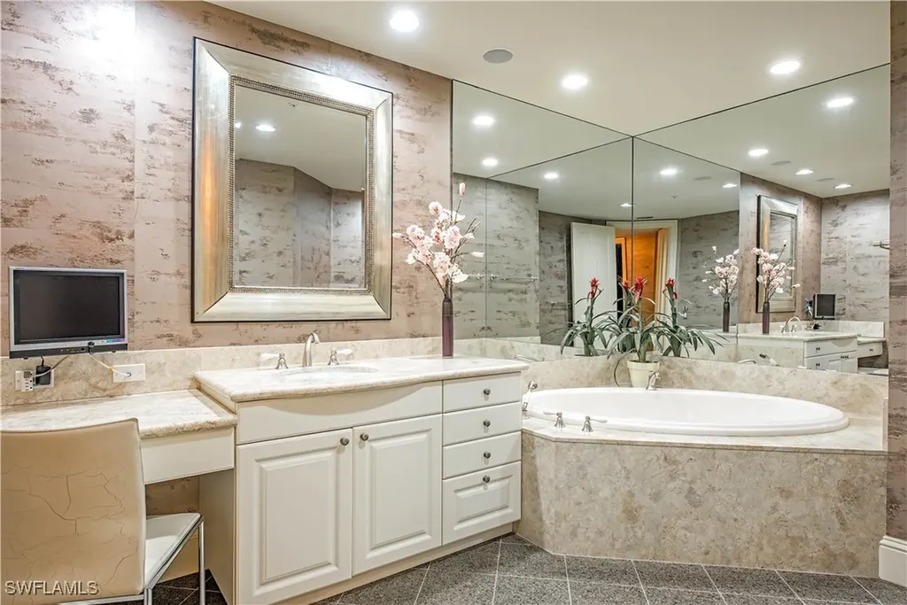 81 Seagate Drive Naples FL 34103