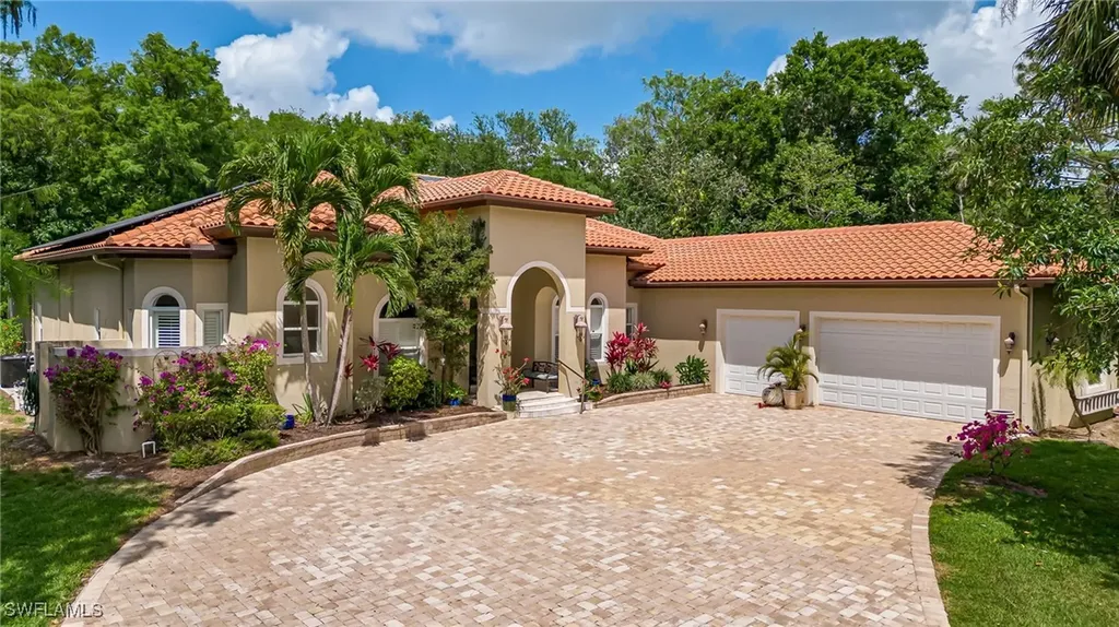 Naples FL, 111 17TH Street NW