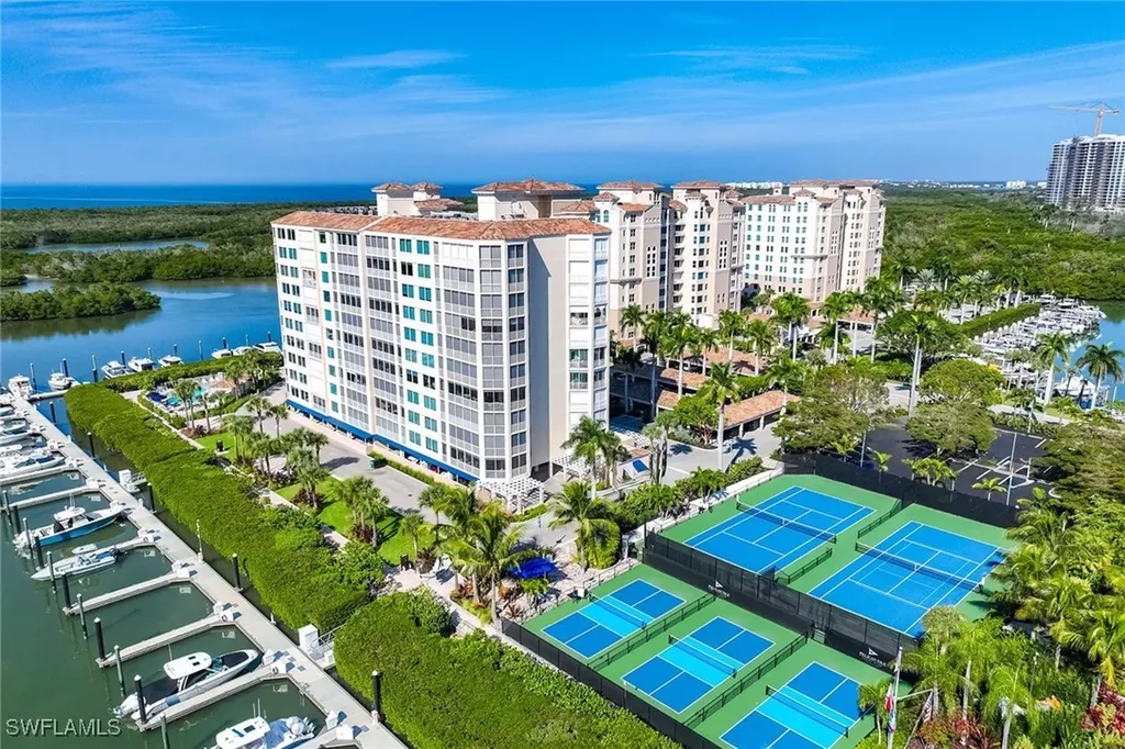 Naples FL, 425 Dockside Drive, Unit 905