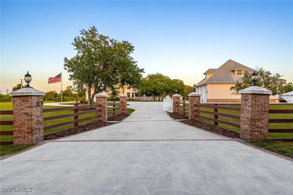 16900 N River Road Alva FL 33920