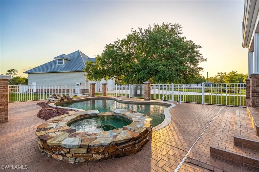 16900 N River Road Alva FL 33920