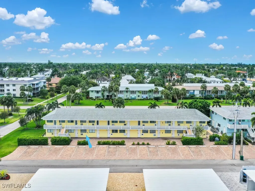 473 12th Avenue S Naples FL 34102