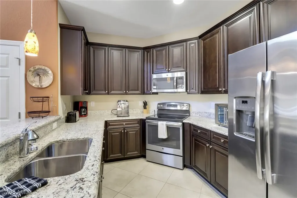9065 Albion Lane N Naples FL 34113