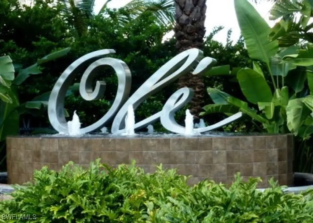9065 Albion Lane N Naples FL 34113