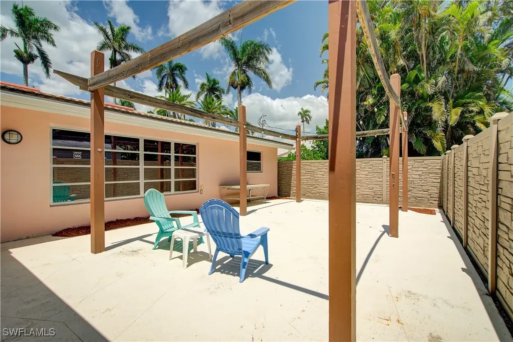 2627 Mcgregor Boulevard Fort Myers FL 33901