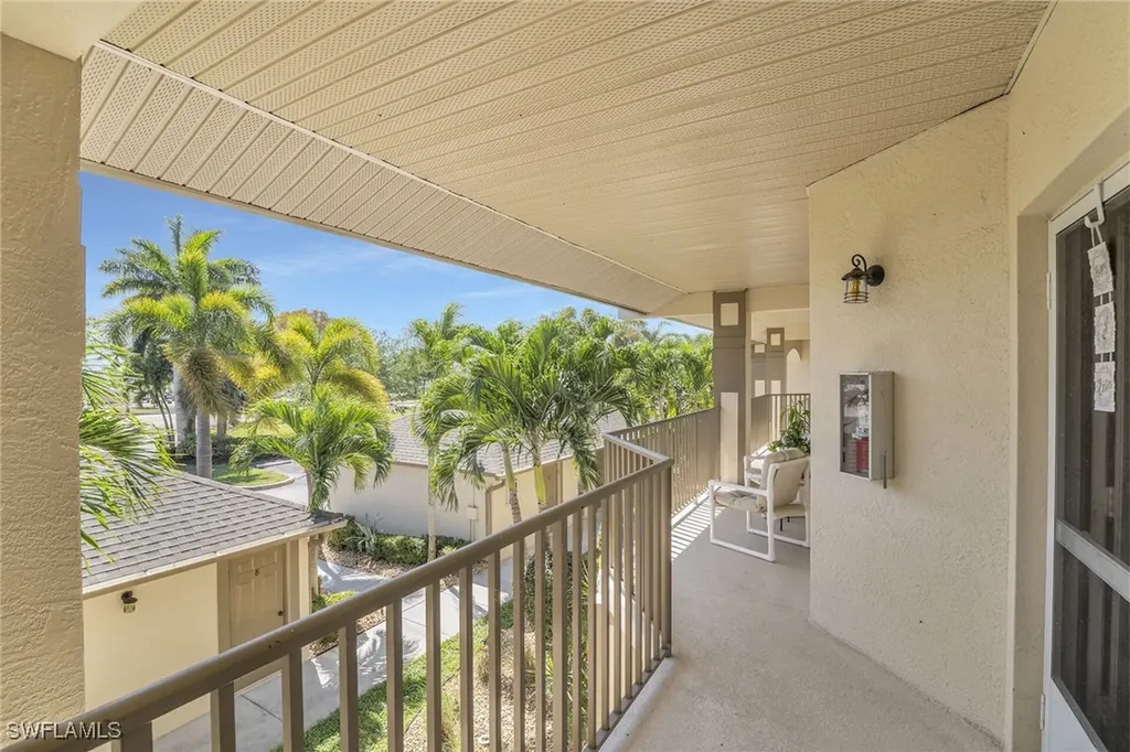 338 Newport Drive Naples FL 34114
