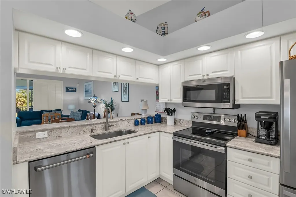 338 Newport Drive Naples FL 34114