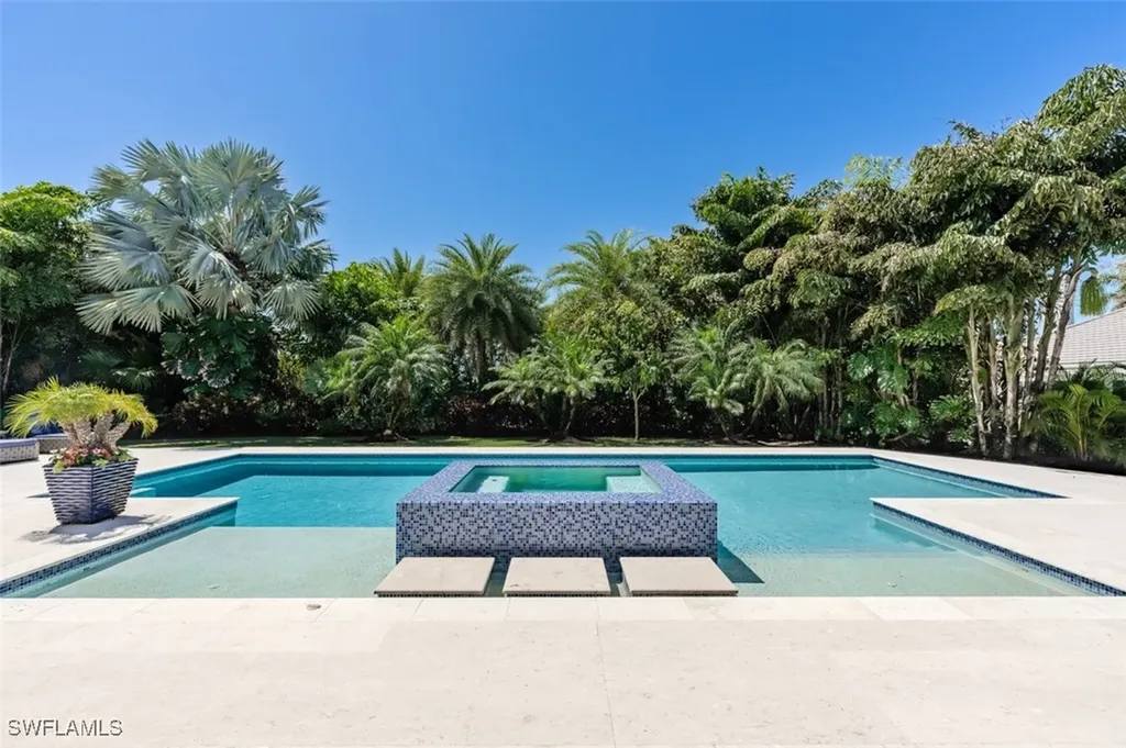 702 Bobwhite Lane Naples FL 34108
