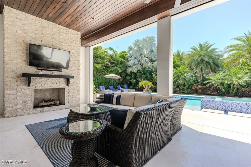 702 Bobwhite Lane Naples FL 34108