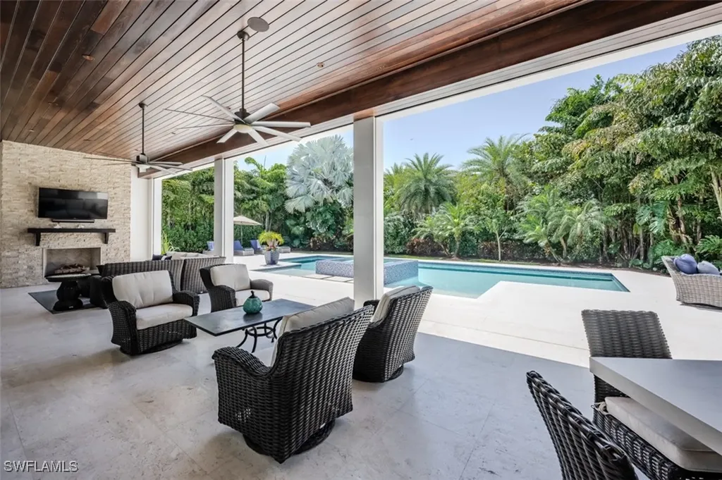 702 Bobwhite Lane Naples FL 34108