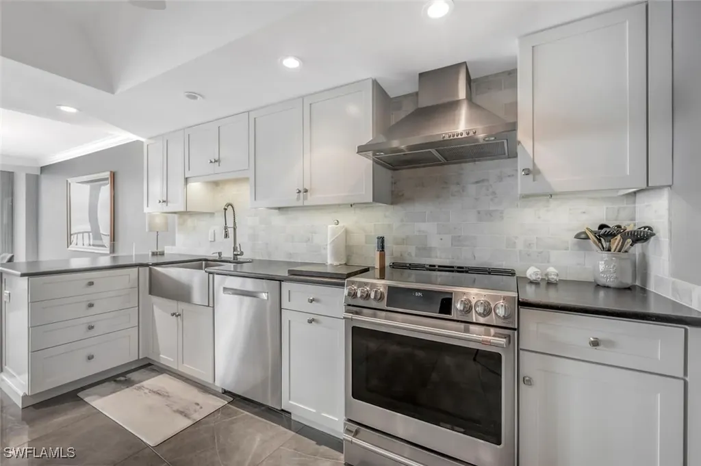2381 Gulf Shore Boulevard N Naples FL 34103