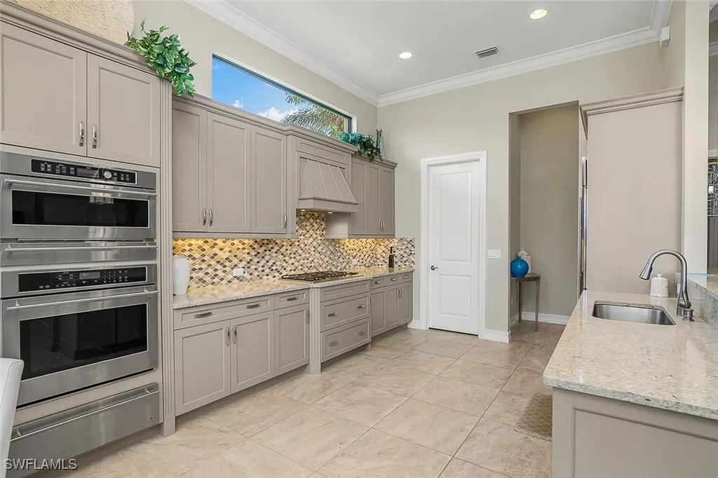6652 Costa Circle Naples FL 34113