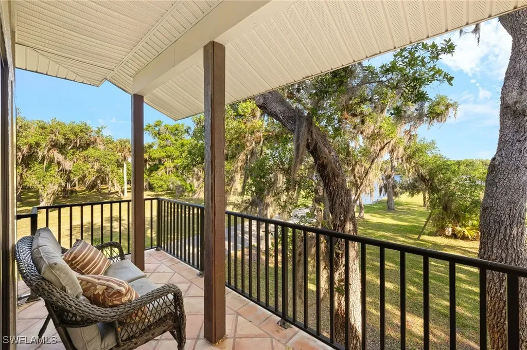 18925 S River Road Alva FL 33920