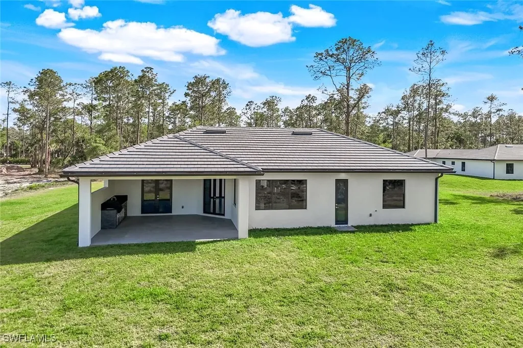 135 18th Avenue NW Naples FL 34120