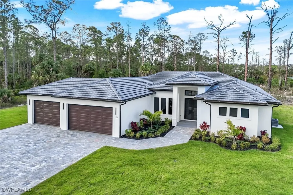 135 18th Avenue NW Naples FL 34120