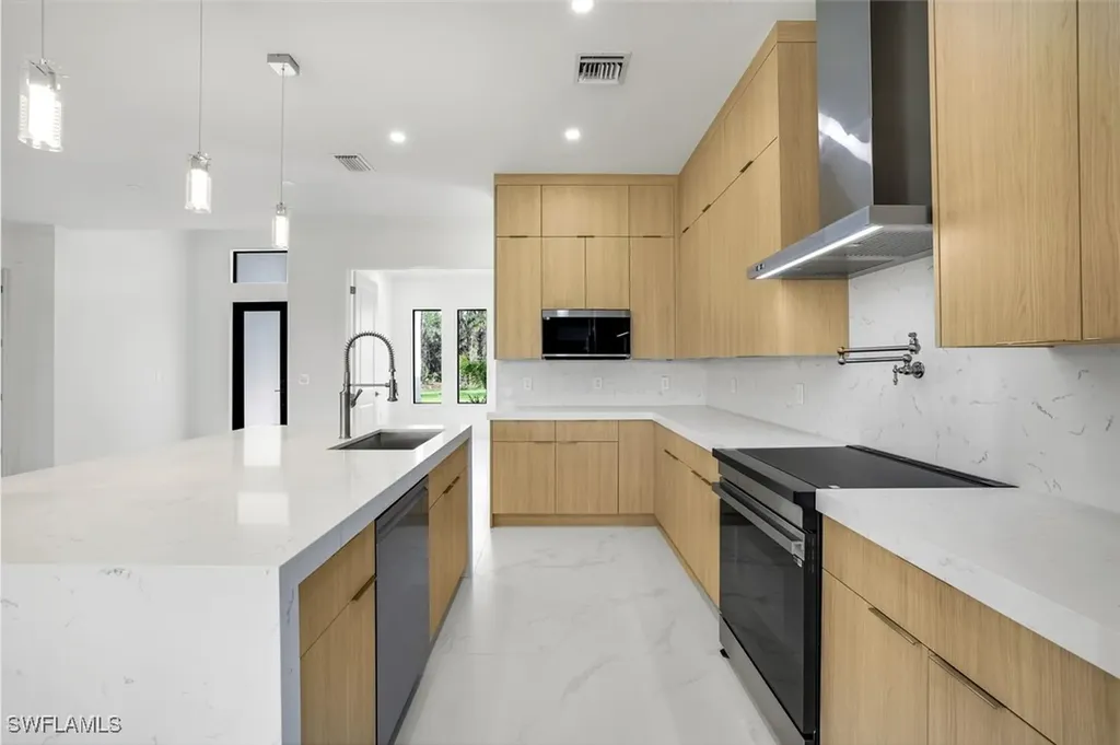 135 18th Avenue NW Naples FL 34120