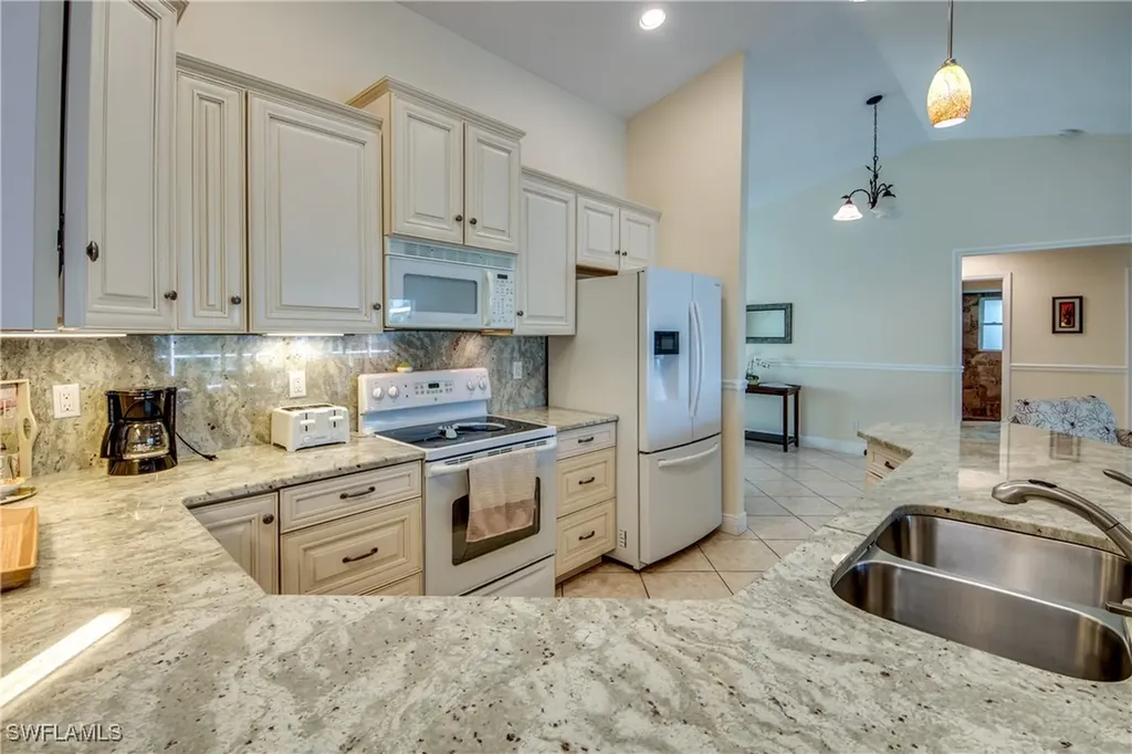 3528 SE 1st Place Cape Coral FL 33904