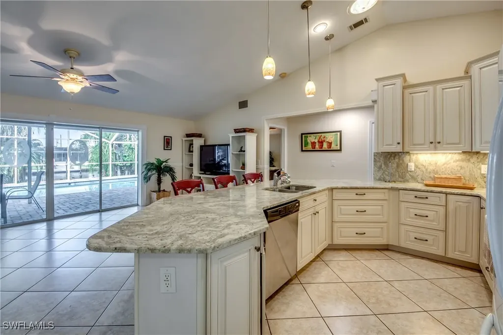 3528 SE 1st Place Cape Coral FL 33904