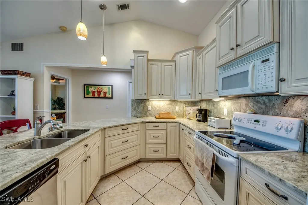 3528 SE 1st Place Cape Coral FL 33904