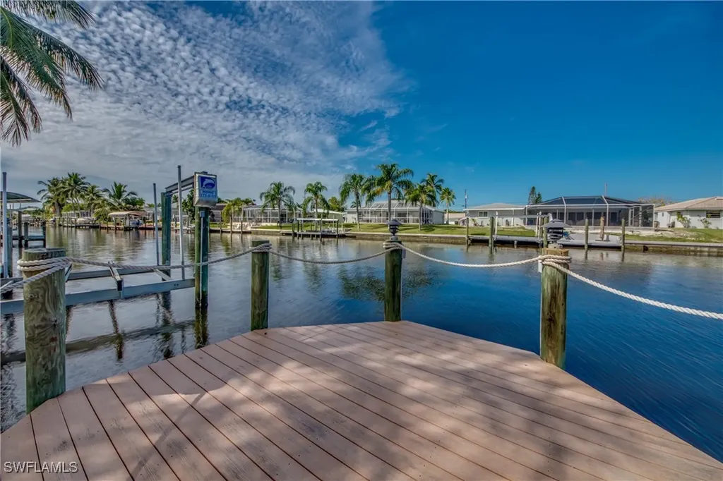 3528 SE 1st Place Cape Coral FL 33904