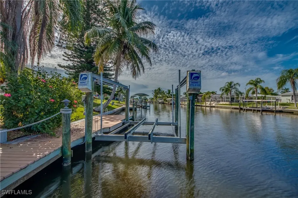 3528 SE 1st Place Cape Coral FL 33904