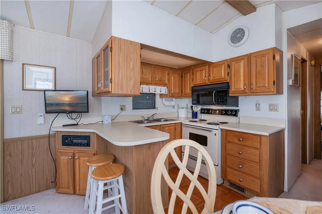 233 Caravan Circle North Fort Myers FL 33903