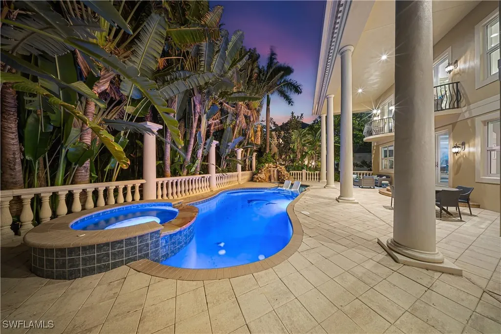 Naples FL, 1408 Hemingway Place
