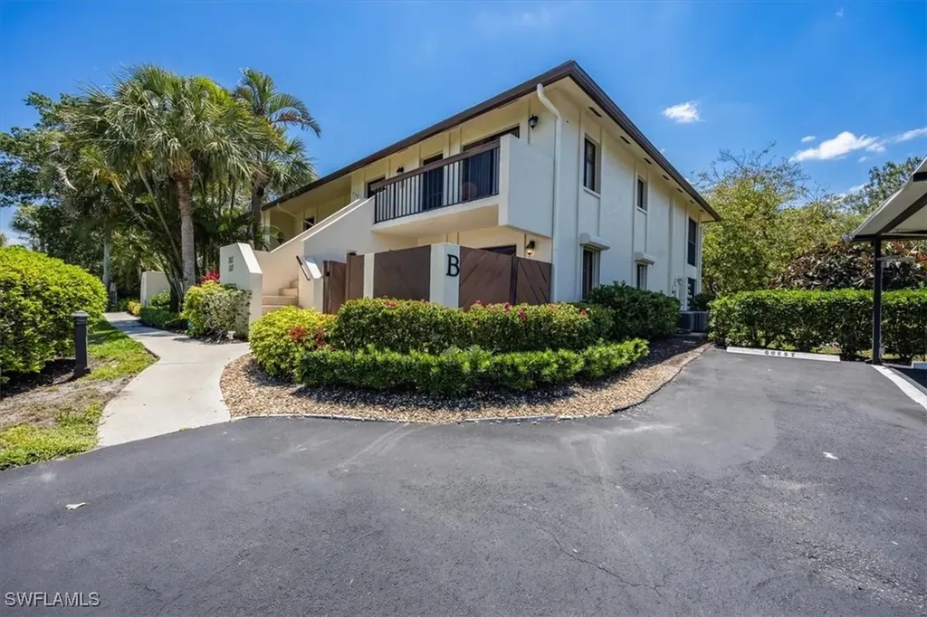 536 Lake Louise Circle Naples FL 34110