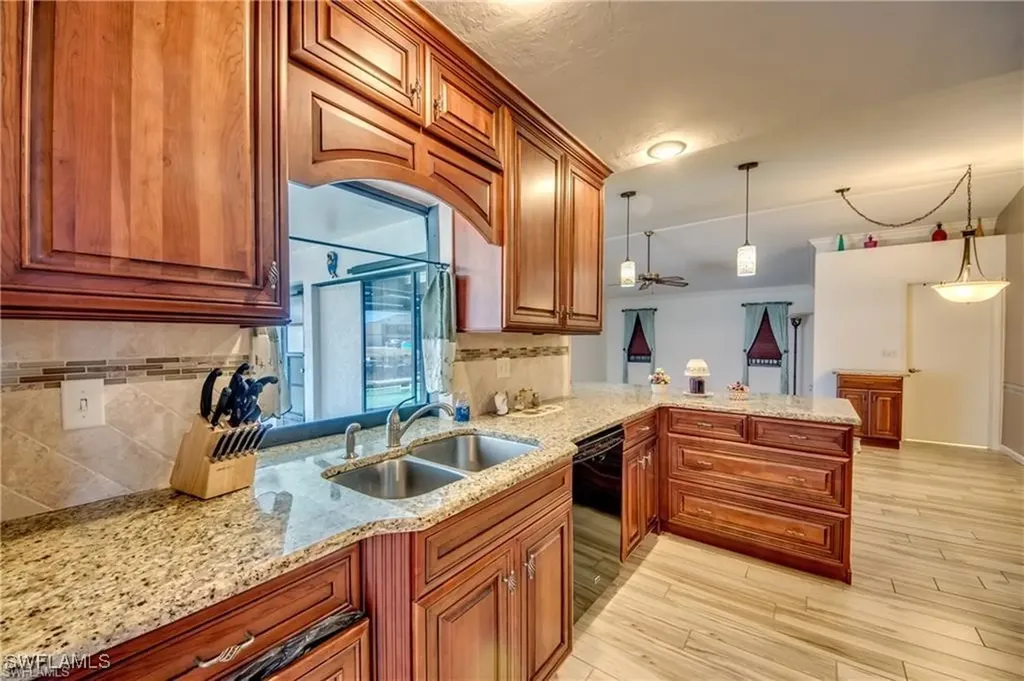 3708 SE 16th Place Cape Coral FL 33904