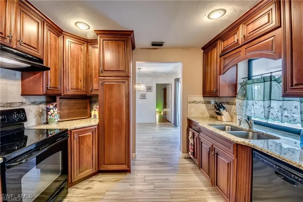 3708 SE 16th Place Cape Coral FL 33904