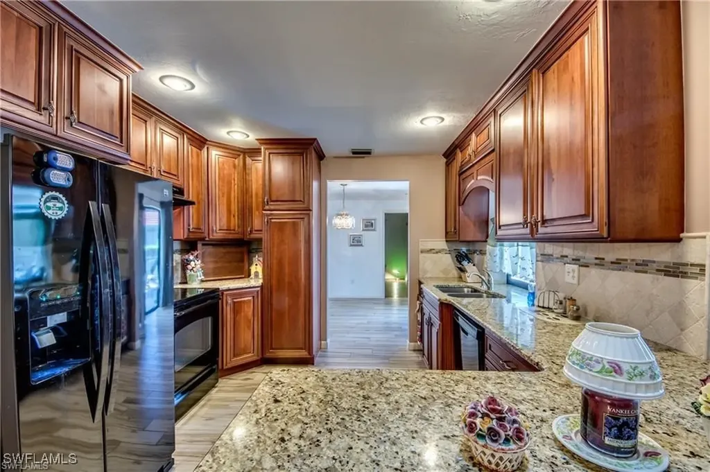 3708 SE 16th Place Cape Coral FL 33904