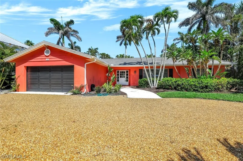 135 7th Avenue N Naples FL 34102