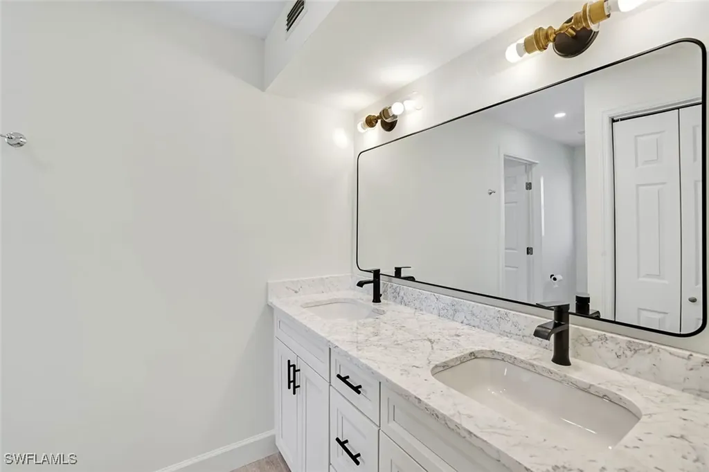 135 7th Avenue N Naples FL 34102