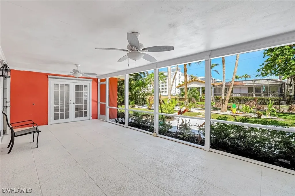 135 7th Avenue N Naples FL 34102