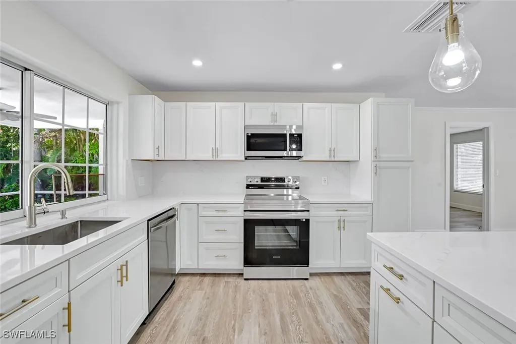 135 7th Avenue N Naples FL 34102