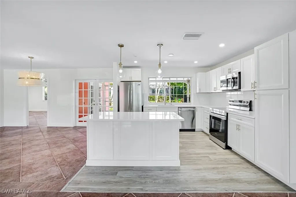 135 7th Avenue N Naples FL 34102