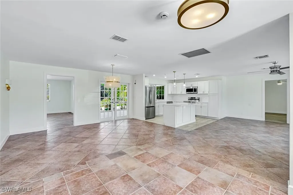 135 7th Avenue N Naples FL 34102