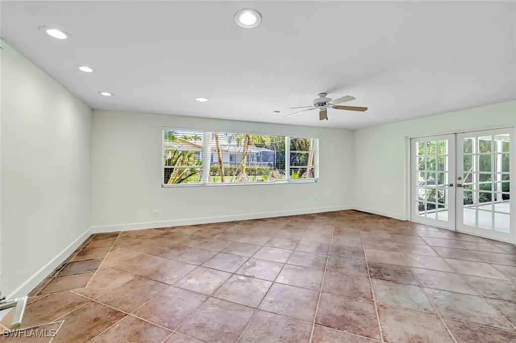 135 7th Avenue N Naples FL 34102