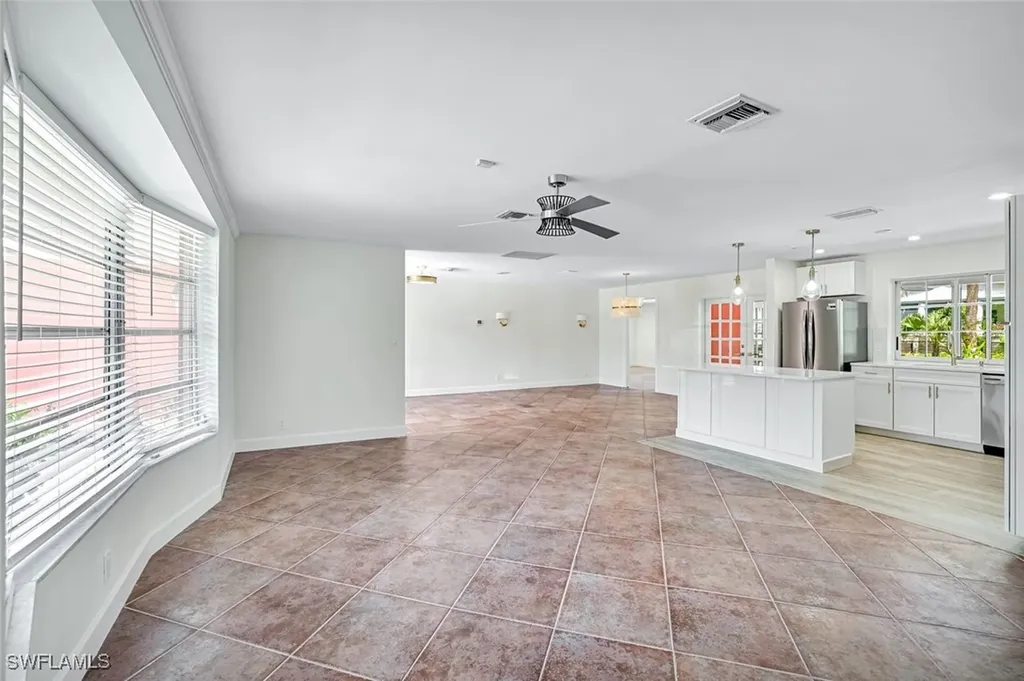 135 7th Avenue N Naples FL 34102