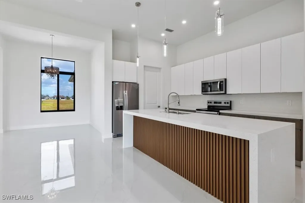 2500 NW 7th Street Cape Coral FL 33993