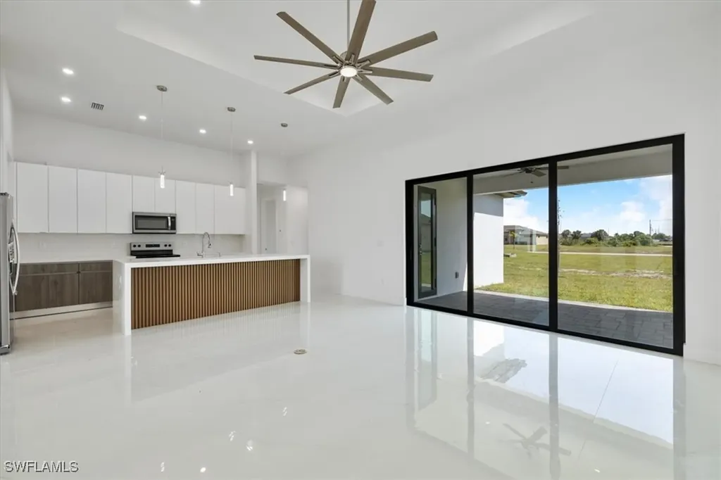 2500 NW 7th Street Cape Coral FL 33993