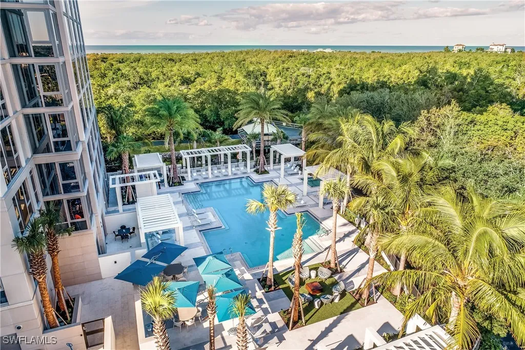 6897 Grenadier Boulevard Naples FL 34108