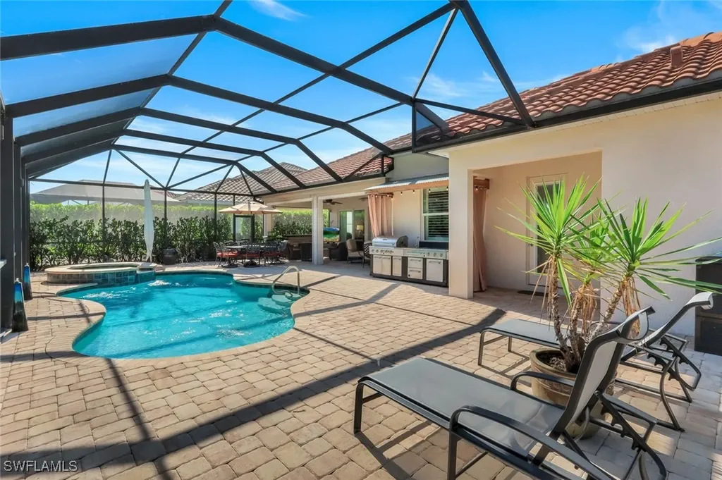 9282 Quarry Drive Naples FL 34120