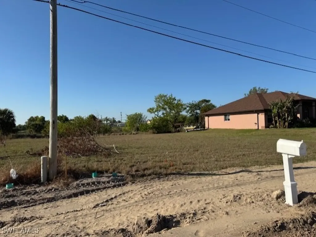 522 NE 15th Terrace Cape Coral FL 33909